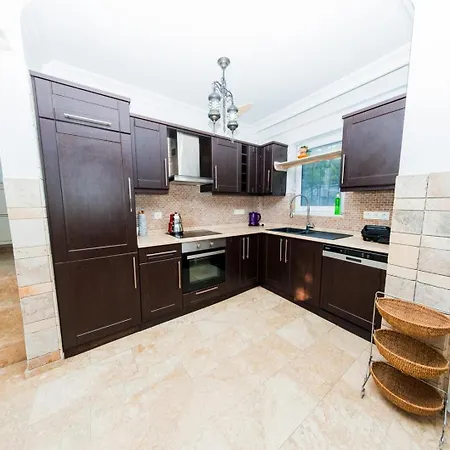 Defne, Walking Distance To Beach, 4 Bedroom, Fully Private Pool Area