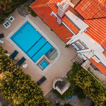 Defne, Walking Distance To Beach, 4 Bedroom, Fully Private Pool Area Villa *