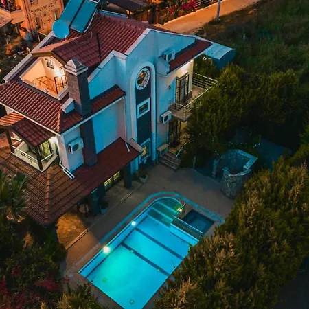 Villa Defne, Walking Distance To Beach, 4 Bedroom, Fully Private Pool Area