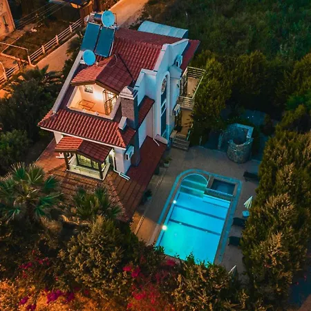 Defne, Walking Distance To Beach, 4 Bedroom, Fully Private Pool Area Villa