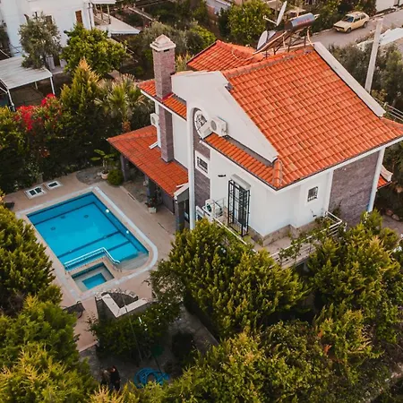 Villa Defne, Walking Distance To Beach, 4 Bedroom, Fully Private Pool Area Fethiye