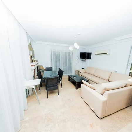 Βίλα Defne, Walking Distance To Beach, 4 Bedroom, Fully Private Pool Area