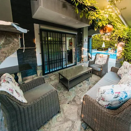 Defne, Walking Distance To Beach, 4 Bedroom, Fully Private Pool Area * Φετιγιέ