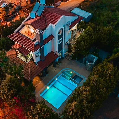 Βίλα Defne, Walking Distance To Beach, 4 Bedroom, Fully Private Pool Area Φετιγιέ